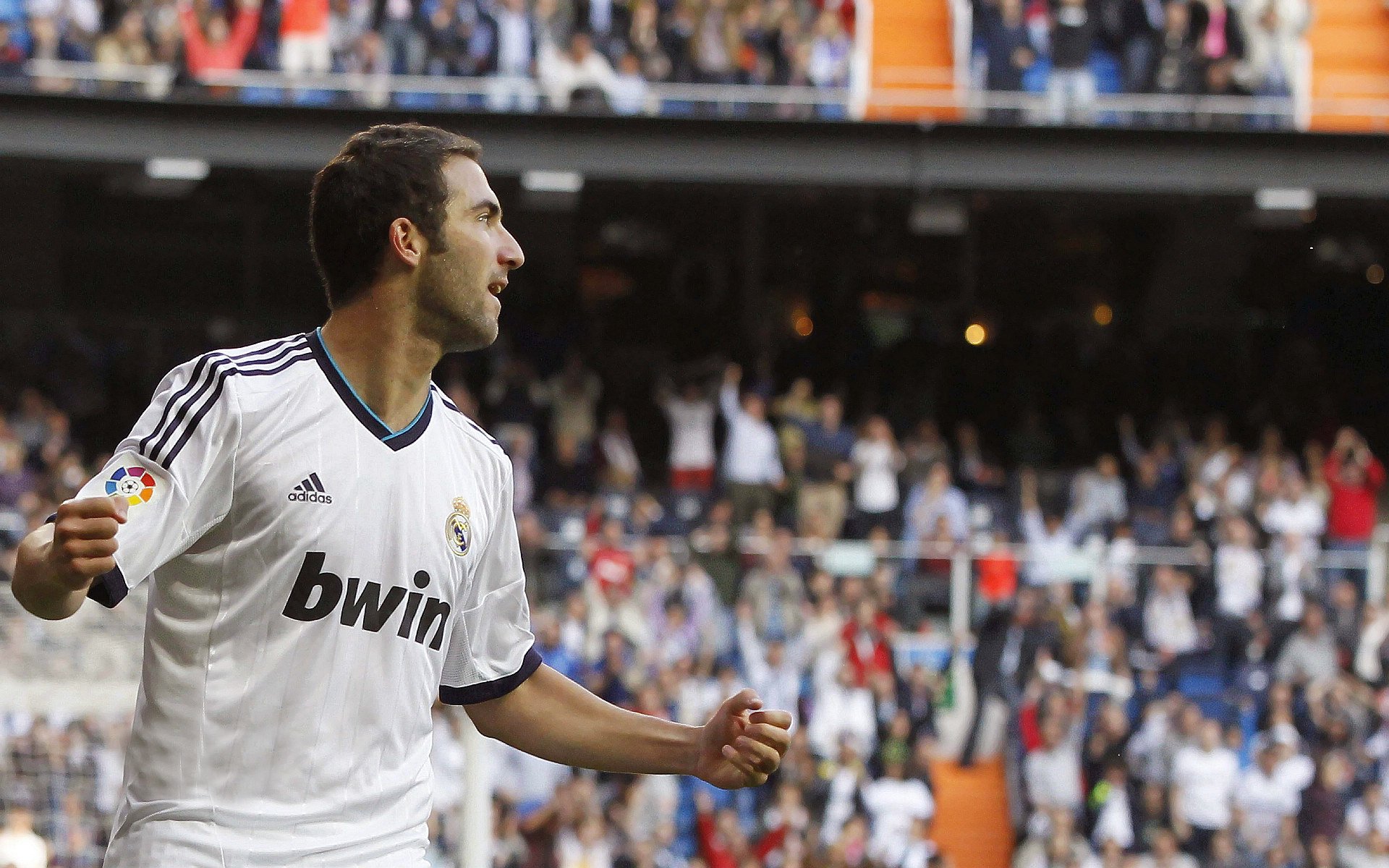 维斯塔潘强势夺冠,F1西班牙大奖赛上演激烈攻防战