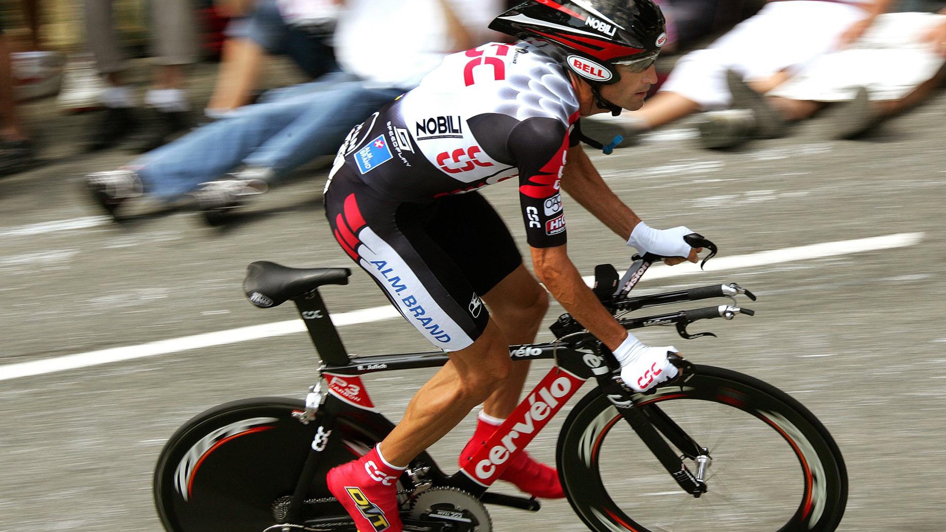 国乒包揽世乒赛五冠 马龙创历史成首位男单三连冠