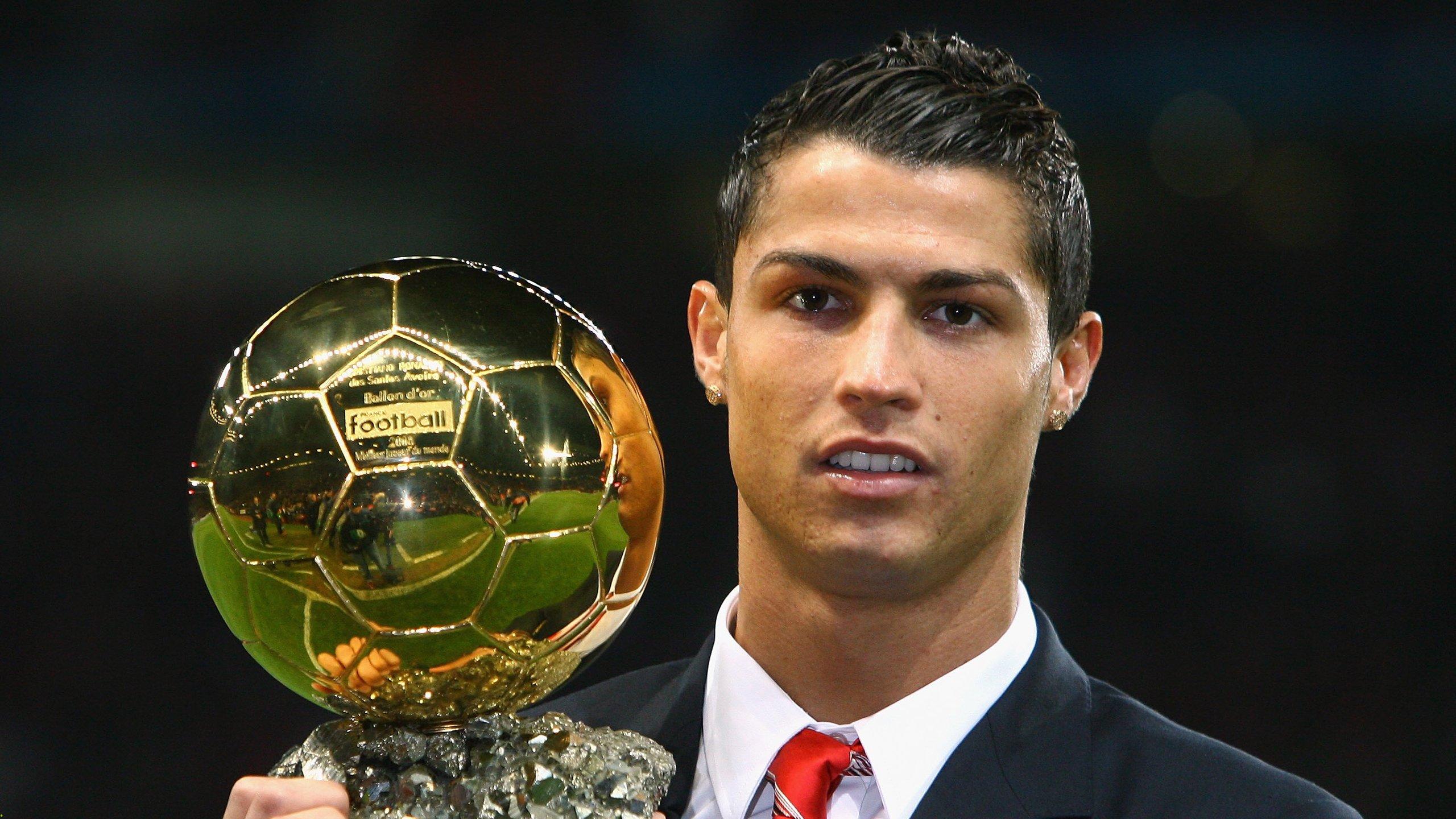 梅西梅开二度助迈阿密国际逆转取胜，球迷欢呼球王归来