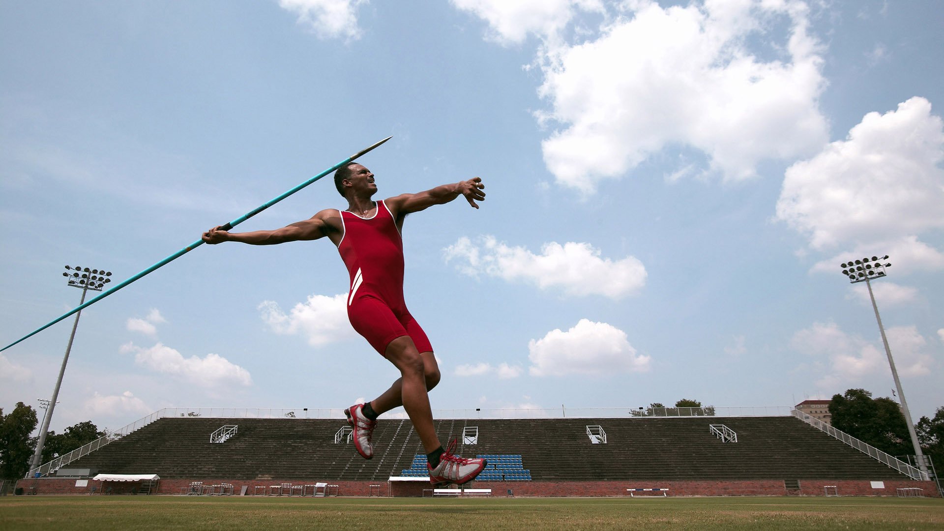 全国田径锦标赛跳远项目精彩纷呈 新星老将同场竞技创佳绩